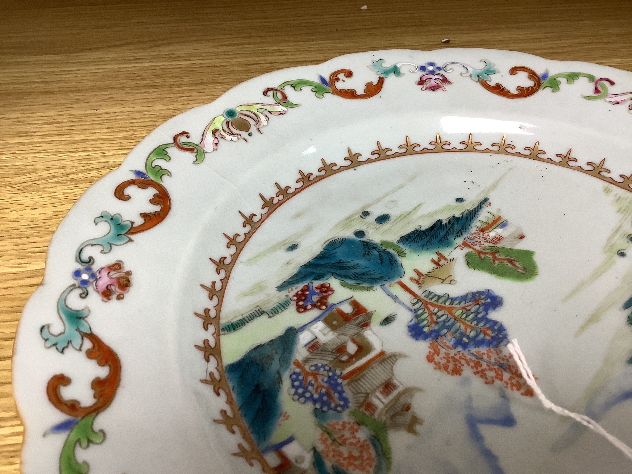 A Chinese Export famille rose plate, Qianlong period, Dia 23cm